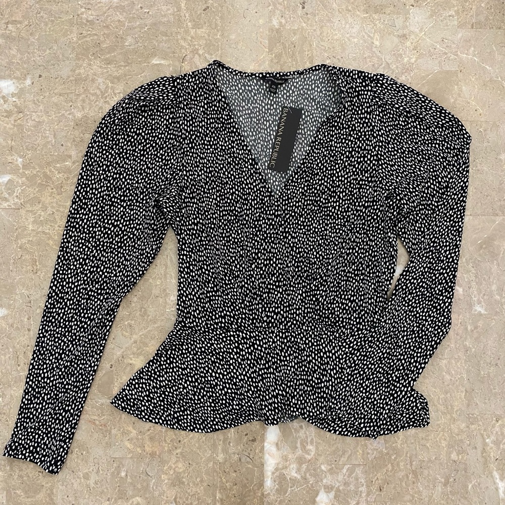 Banana Republic Black White Polka Dot Wrap Front Peplum Blouse Size XS NWT